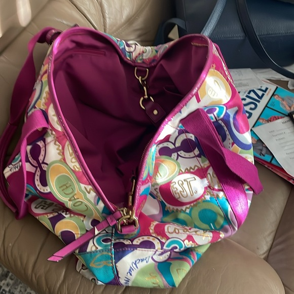 Coach duffle bag multi color. Very nice and clean - Picture 4 of 10
